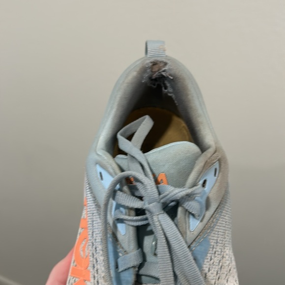 HOKA Bondis - Picture 2 of 4